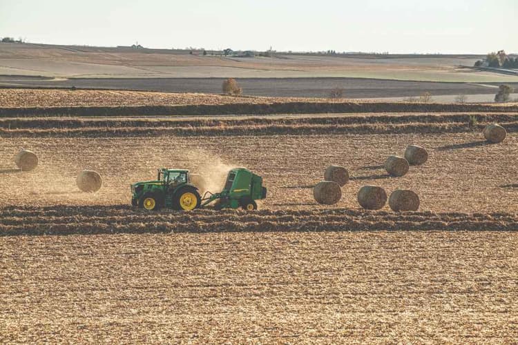 John Deere Adds Hands-Free Baling Automation