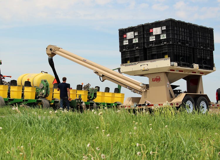 Seed Tenders: Elevate Planting Precision with the Latest Innovations in Seed Handling Technology