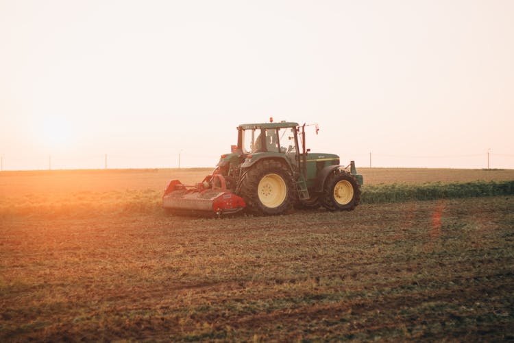 Surging Demand: 4-Wheel-Drive Ag Tractor Sales Thrive in November – AEM Reports