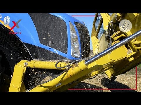 New Holland T9 equipped with Cleanfix reversible fan